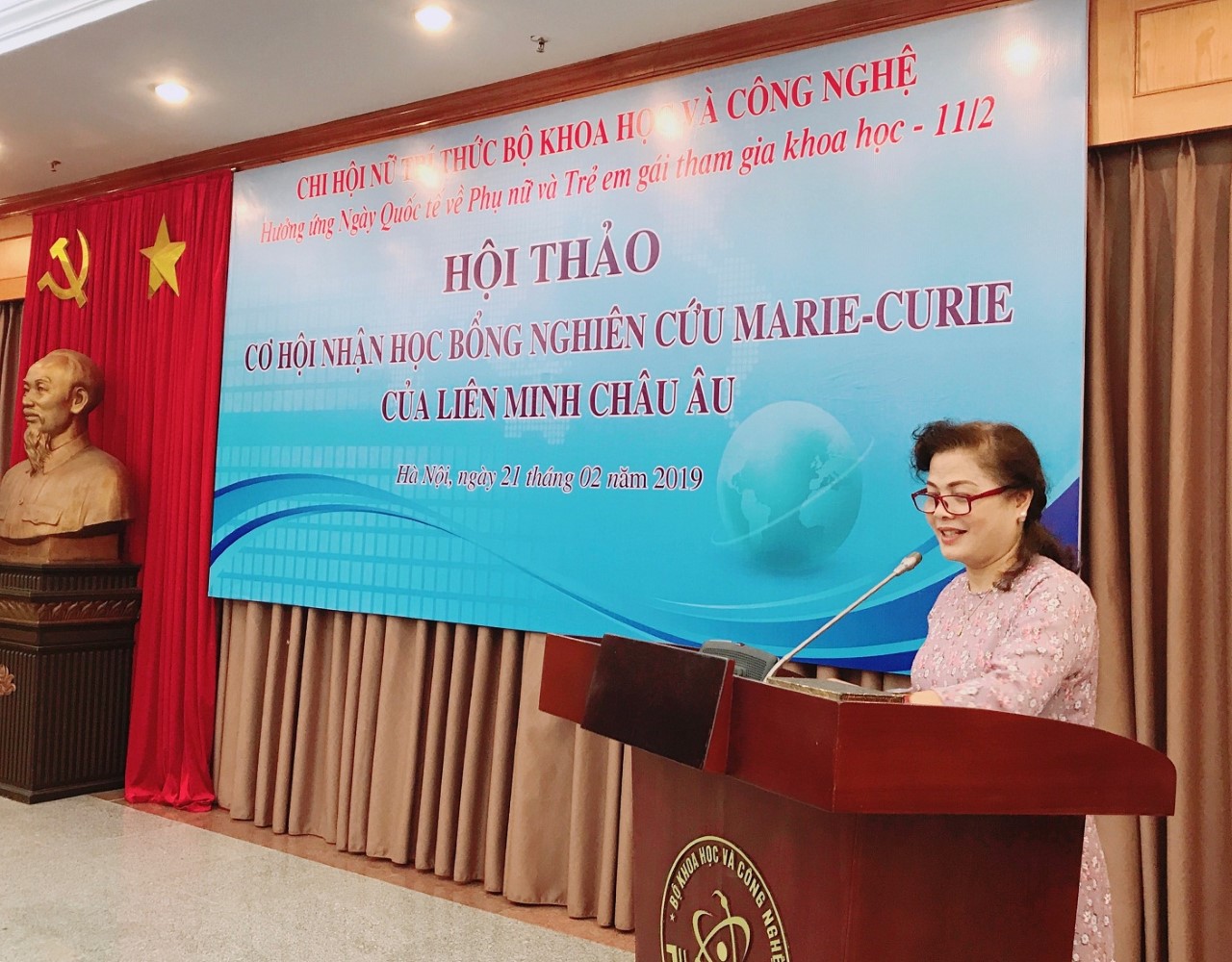 Bà Lê Thị Khánh Vân, Phó Chủ tịch Hội nữ trí thức Việt Nam, Chi hội trưởng Chi hội Nữ trí thức Bộ KH&CN phát biểu khai mạc