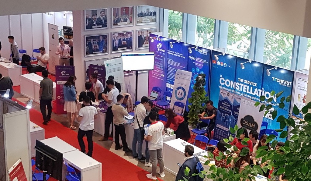 Káº¿t quáº£ hÃ¬nh áº£nh cho cÃ¡c gian hÃ ng cá»§a techfest 2018